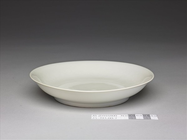 甜白釉印花花卉紋盤