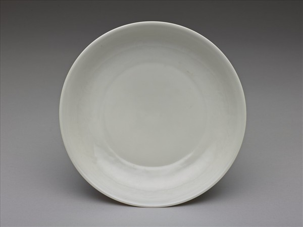 甜白釉印花花卉紋盤