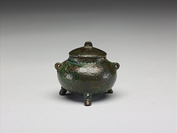 雙耳帶蓋三足爐