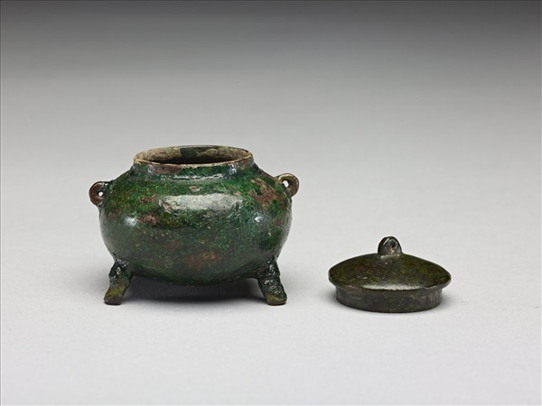 雙耳帶蓋三足爐