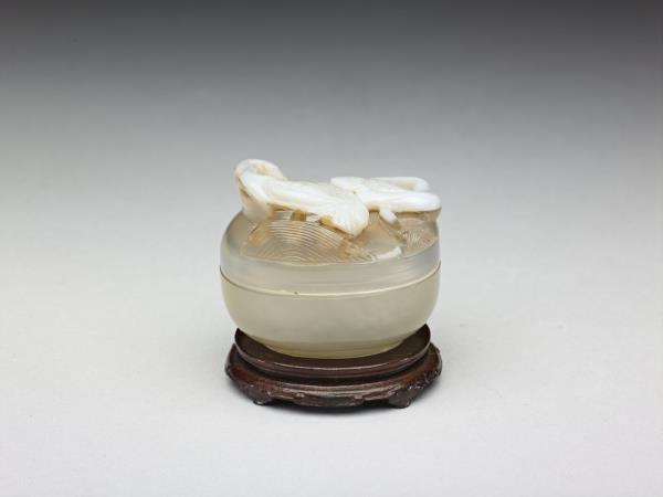 瑪瑙巧雕雙鶴盒