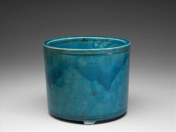 孔雀綠釉雙龍戲珠紋三足爐