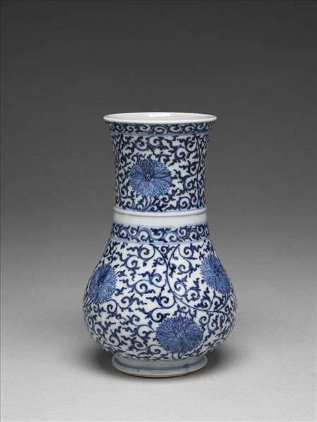 青花纏枝花卉紋瓶
