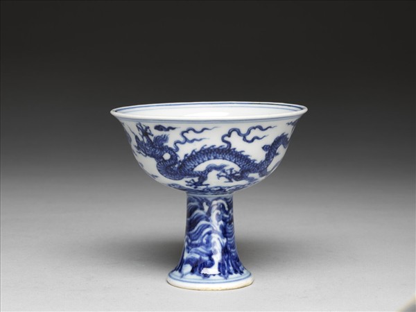 青花波濤龍紋高足杯
