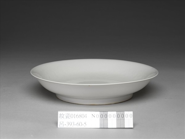 甜白釉印花花卉紋盤