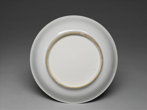 甜白釉印花花卉紋盤