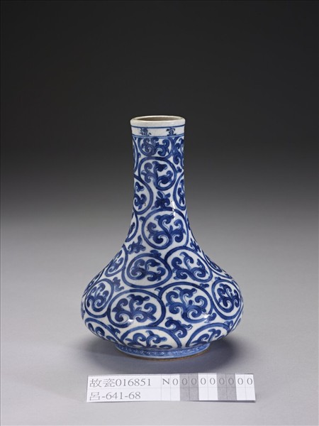 青花卷草紋長頸瓶