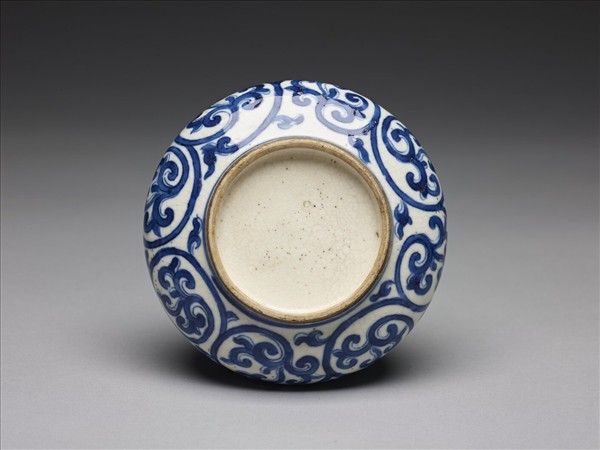 青花卷草紋長頸瓶