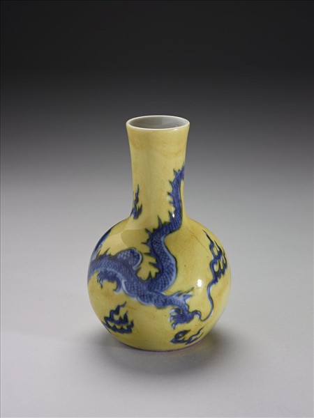 黃地青花龍紋瓶