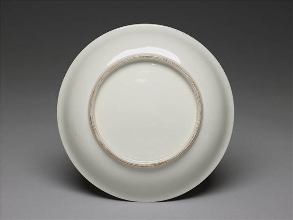 甜白釉雲鳳紋盤