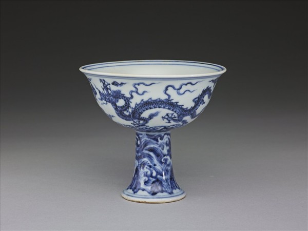 青花波濤龍紋高足杯