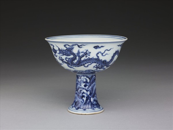 青花波濤龍紋高足杯