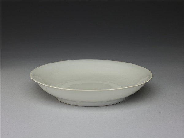 甜白釉印花花卉紋盤