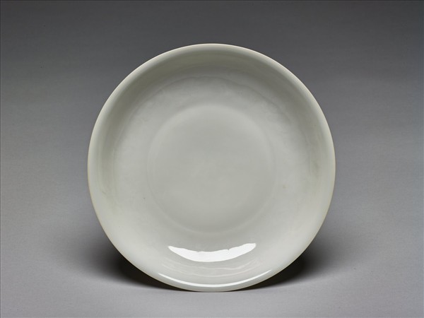 甜白釉印花花卉紋盤