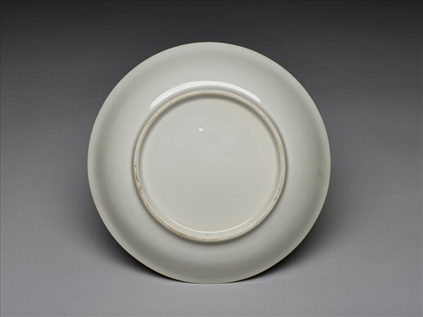 甜白釉印花花卉紋盤