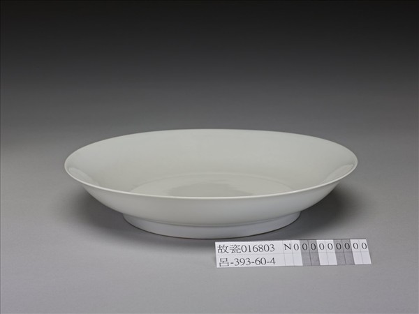 甜白釉印花花卉紋盤