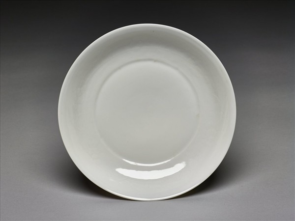 甜白釉印花花卉紋盤