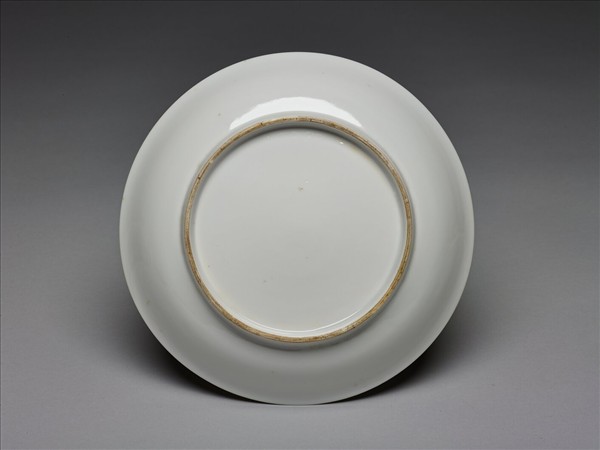 甜白釉印花花卉紋盤