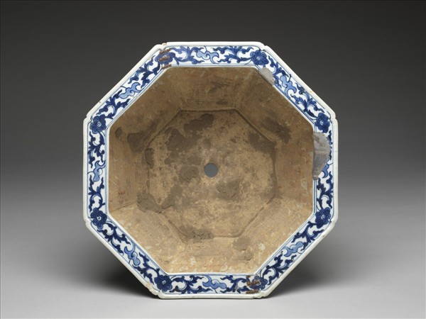 青花番蓮紋花盆