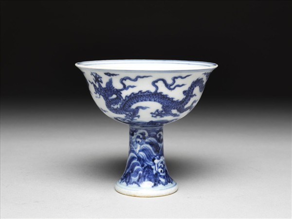 青花波濤龍紋高足杯