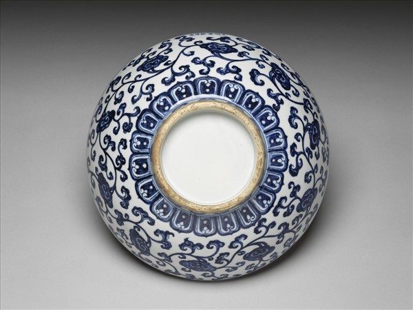 青花轉枝靈芝紋碗