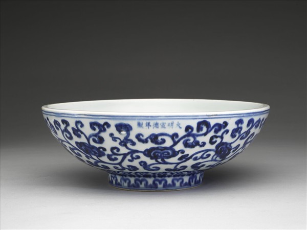 青花轉枝靈芝紋碗