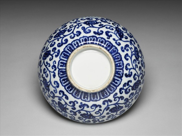 青花轉枝靈芝紋碗