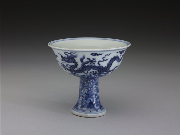 青花波濤龍紋高足杯