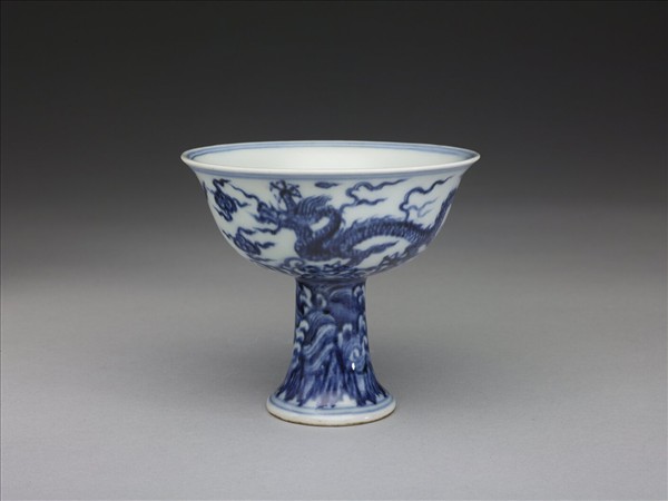 青花波濤龍紋高足杯