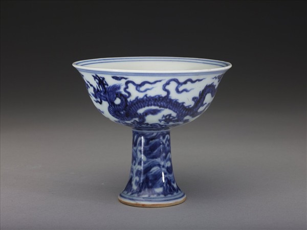 青花波濤龍紋高足杯