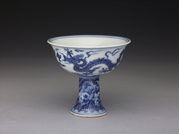 青花波濤龍紋高足杯