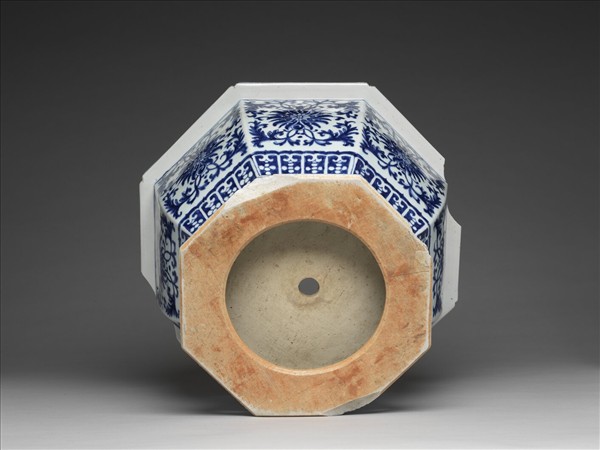 青花番蓮紋花盆