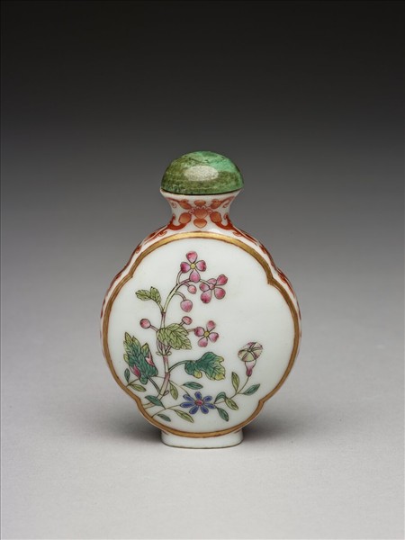 粉彩花卉紋鼻煙壺