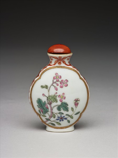 粉彩花卉紋鼻煙壺