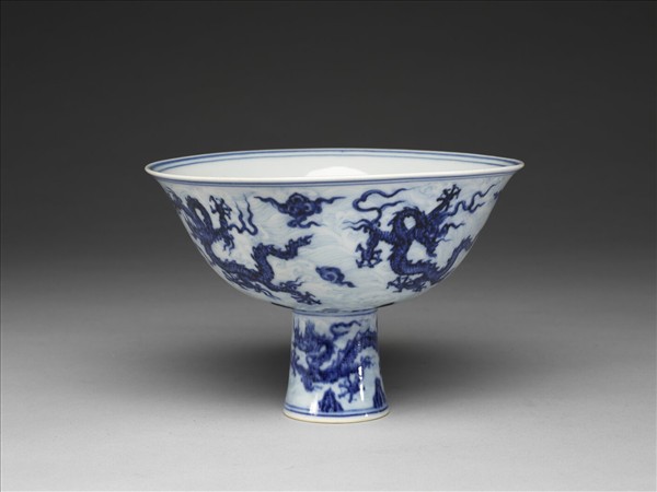 青花波濤龍紋高足碗