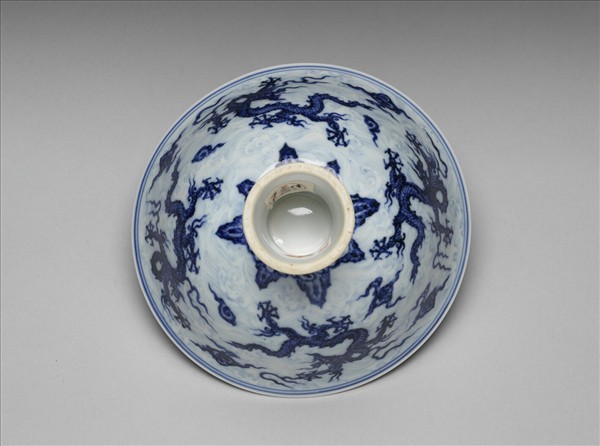 青花波濤龍紋高足碗