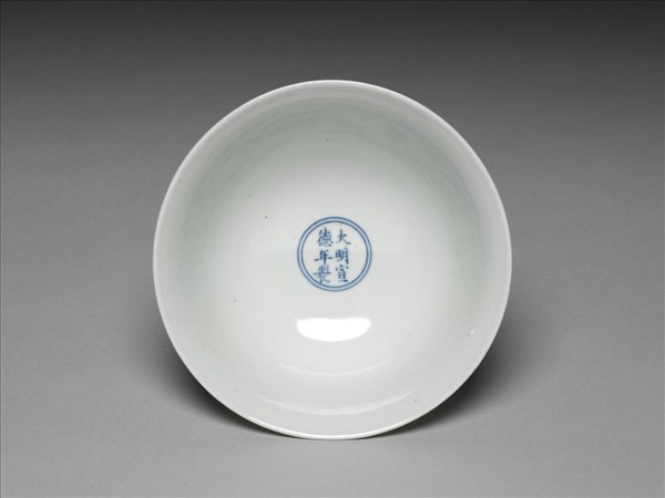 釉裡紅三果紋高足碗