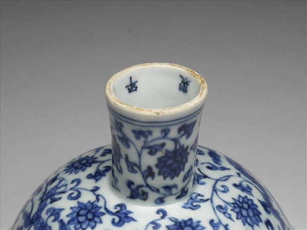 青花纏枝花卉龍紋高足碗