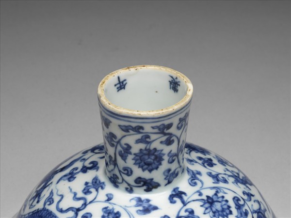 青花纏枝花卉龍紋高足碗