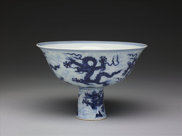 青花波濤龍紋高足碗