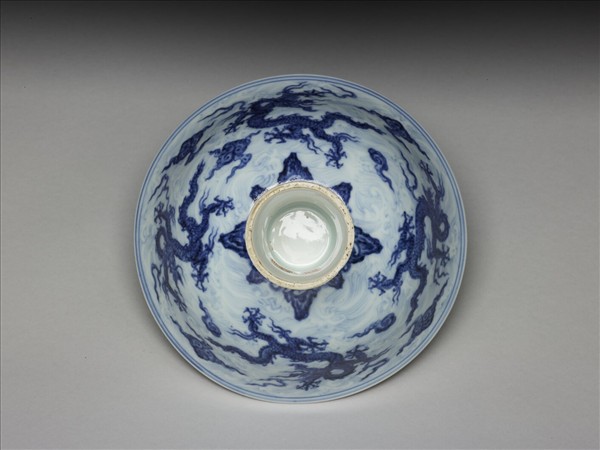 青花波濤龍紋高足碗