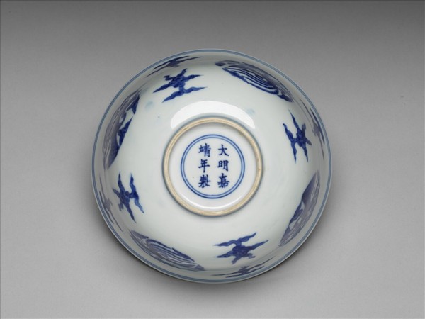 青花團龍鳳紋碗