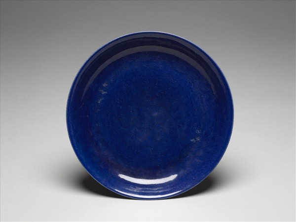 霽青釉暗龍紋盤