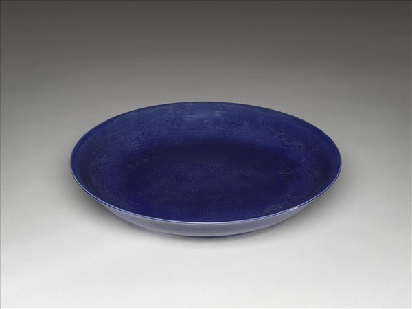 霽青釉暗龍紋盤