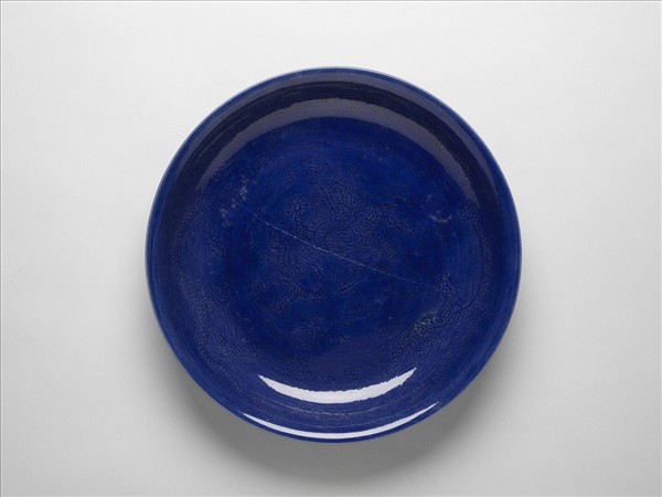 霽青釉暗龍紋盤