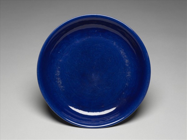 霽青釉暗龍紋盤