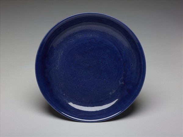 霽青釉暗龍紋盤