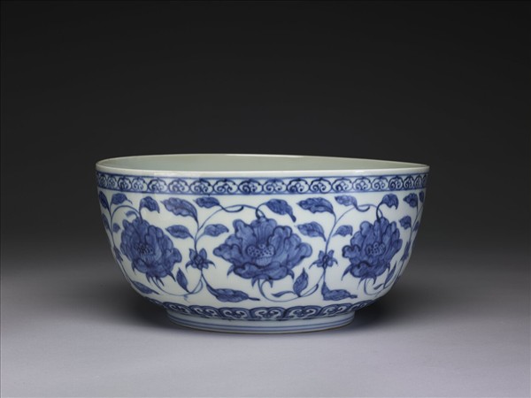 青花纏枝花卉紋碗