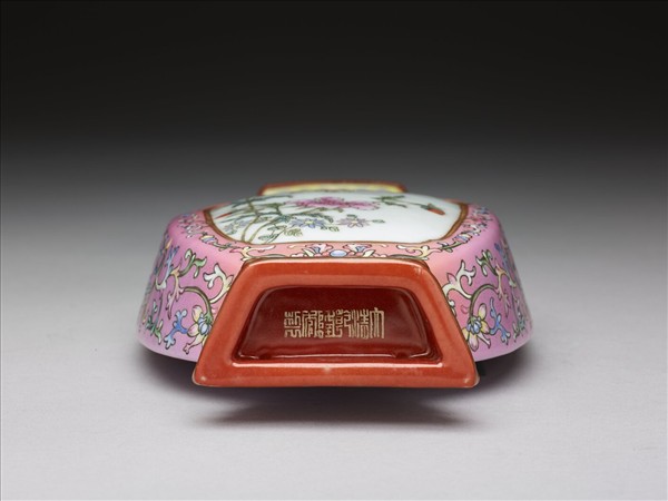 粉彩花卉紋轎瓶