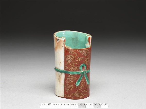 粉彩卷書式花插